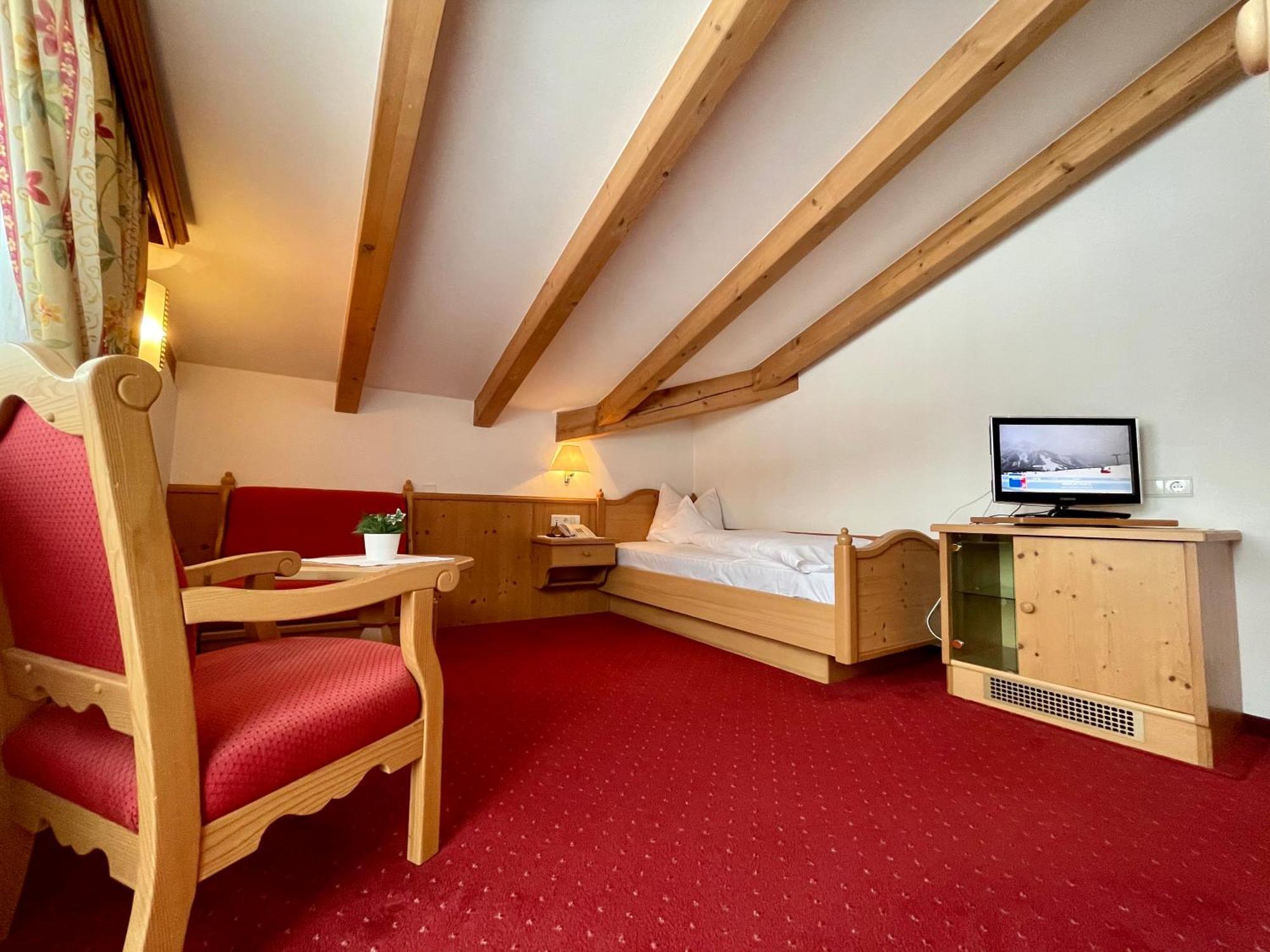 Hotel Heinz Brunico Bagian luar foto