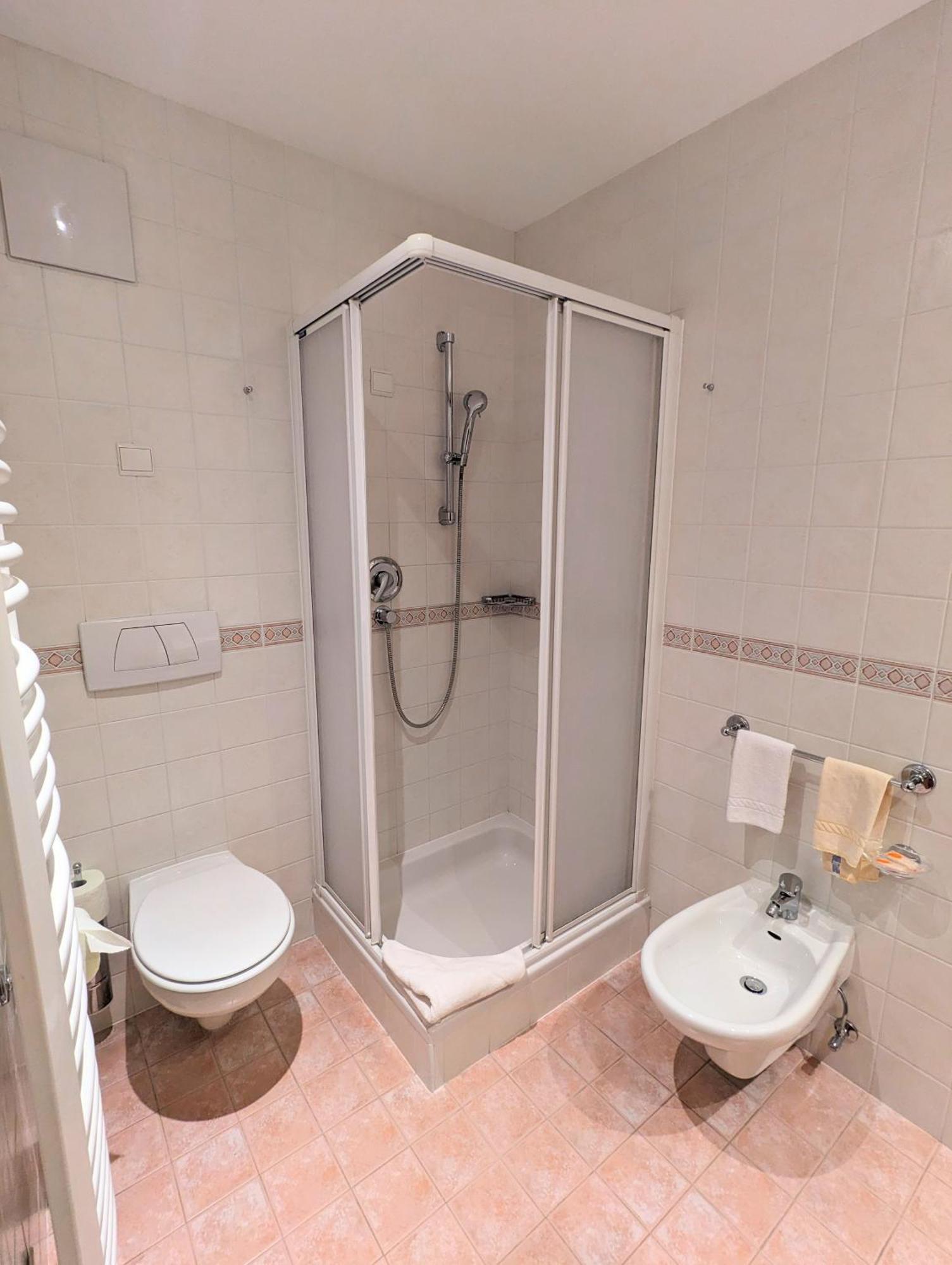 Hotel Heinz Brunico Bagian luar foto
