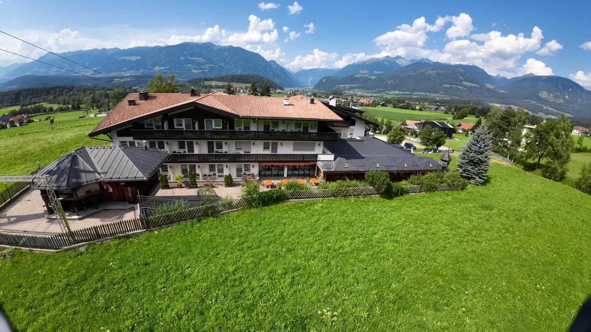 Hotel Heinz Brunico Bagian luar foto